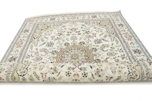 Cream Floral 8X10 Indo-Nain Oriental Rug