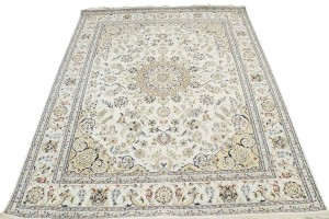 Cream Floral 8X10 Indo-Nain Oriental Rug