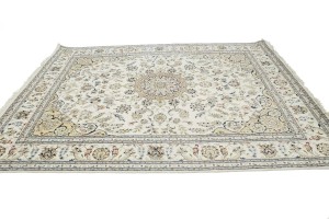 Cream Floral 8X10 Indo-Nain Oriental Rug