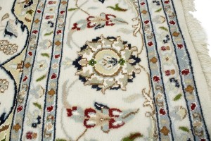 Cream Floral 8X10 Indo-Nain Oriental Rug
