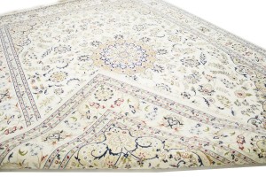 Cream Floral 9X12 Indo-Nain Oriental Rug