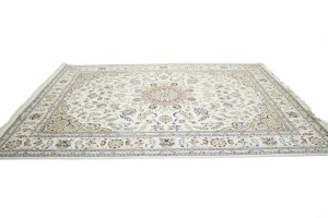 Cream Floral 9X12 Indo-Nain Oriental Rug