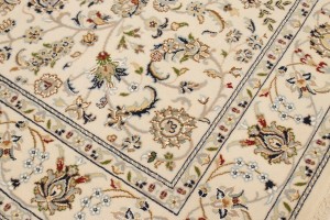 Cream Floral 5X7 Indo-Nain Oriental Rug