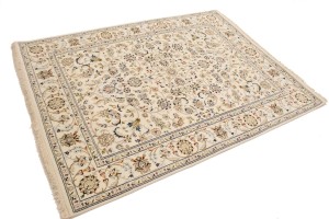 Cream Floral 5X7 Indo-Nain Oriental Rug