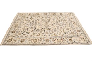 Cream Floral 5X7 Indo-Nain Oriental Rug