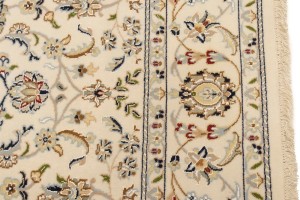 Cream Floral 5X7 Indo-Nain Oriental Rug