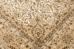 Cream Floral Kirman 6X8 Oriental Rug