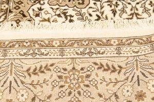 Cream Floral Kirman 6X8 Oriental Rug