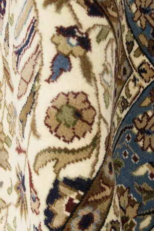 Cream Floral Kirman 5'7X7'6 Oriental Rug