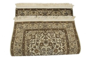 Cream Floral Kirman 2X3 Oriental Rug