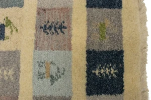 Cream Pictorial Tribal 2X5 Indo-Gabbeh Oriental Rug