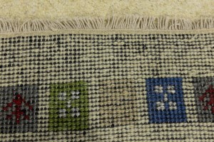 Cream Tribal 1'3X2'7 Indo-Gabbeh Oriental Rug