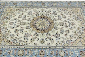 Cream Floral 5X7 Indo-Nain Oriental Rug