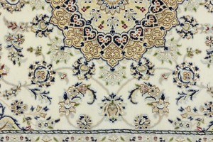 Cream Floral 5X7 Indo-Nain Oriental Rug