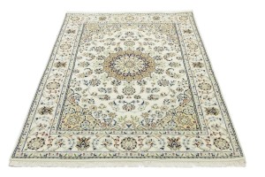 Cream Floral 5X7 Indo-Nain Oriental Rug