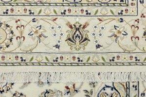 Cream Floral 5X7 Indo-Nain Oriental Rug