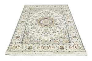 Cream Floral 5X7 Indo-Nain Oriental Rug