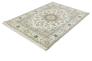Cream Floral 5X7 Indo-Nain Oriental Rug
