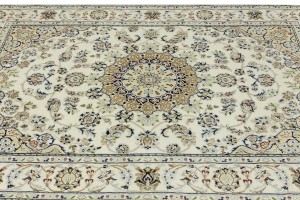 Cream Floral 5X7 Indo-Nain Oriental Rug