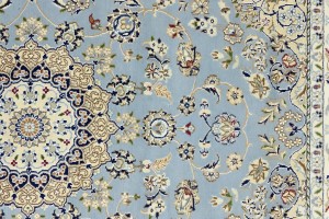 Light Blue-gray Floral 5X7 Indo-Nain Oriental Rug