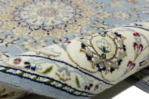 Light Blue-gray Floral 5X7 Indo-Nain Oriental Rug
