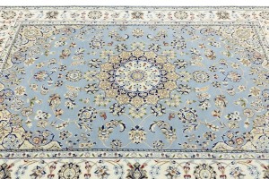Light Blue-gray Floral 5X7 Indo-Nain Oriental Rug