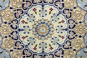 Light Blue-gray Floral 5X7 Indo-Nain Oriental Rug