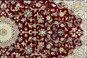 Red Floral 2'5X4'9 Indo-Nain Oriental Rug