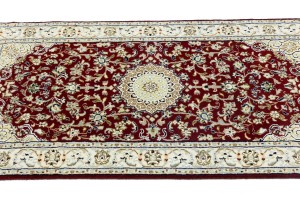 Red Floral 2'5X4'9 Indo-Nain Oriental Rug