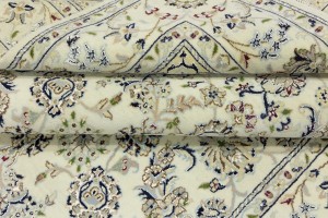 Cream Floral 6X12 Indo-Nain Oriental Rug