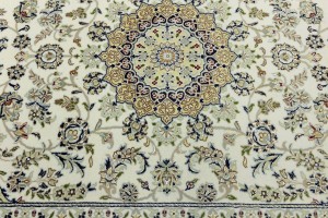 Cream Floral 5X8 Indo-Nain Oriental Rug