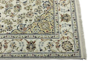 Cream Floral 5X8 Indo-Nain Oriental Rug