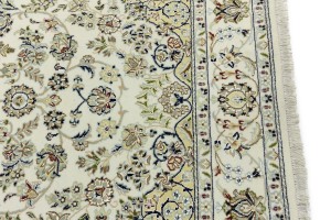 Cream Floral 5X8 Indo-Nain Oriental Rug