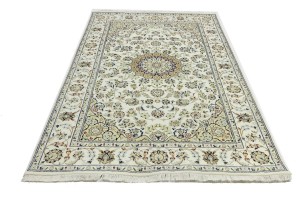 Cream Floral 5X8 Indo-Nain Oriental Rug