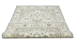 Cream Floral 5X8 Indo-Nain Oriental Rug