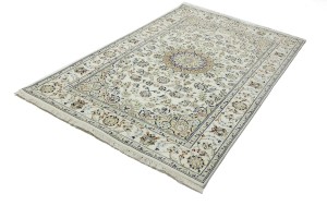 Cream Floral 5X8 Indo-Nain Oriental Rug