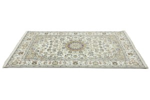 Cream Floral 5X8 Indo-Nain Oriental Rug