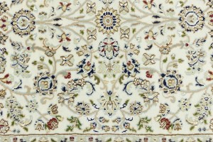 Cream Floral 4X6 Indo-Nain Oriental Rug