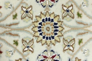 Cream Floral 4X6 Indo-Nain Oriental Rug