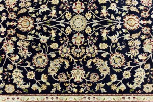 Dark Navy Floral 5'5X8 Indo-Nain Oriental Rug