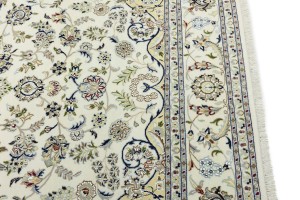Cream Floral 8X10 Indo-Nain Oriental Rug