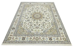 Cream Floral 8X10 Indo-Nain Oriental Rug