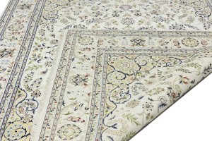 Cream Floral 8X10 Indo-Nain Oriental Rug