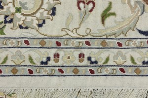 Cream Floral 8X10 Indo-Nain Oriental Rug