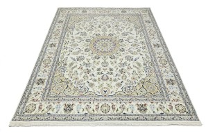 Cream Floral 8X10 Indo-Nain Oriental Rug