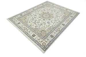 Cream Floral 8X10 Indo-Nain Oriental Rug