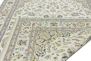 Cream Floral 8'3X11'6 Indo-Nain Oriental Rug