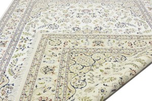 Cream Floral 9X12 Indo-Nain Oriental Rug