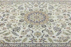 Cream Floral 9X12 Indo-Nain Oriental Rug