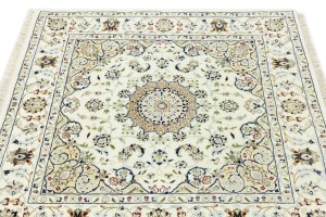 Cream Floral 4X4 Indo-Nain Oriental Square Rug